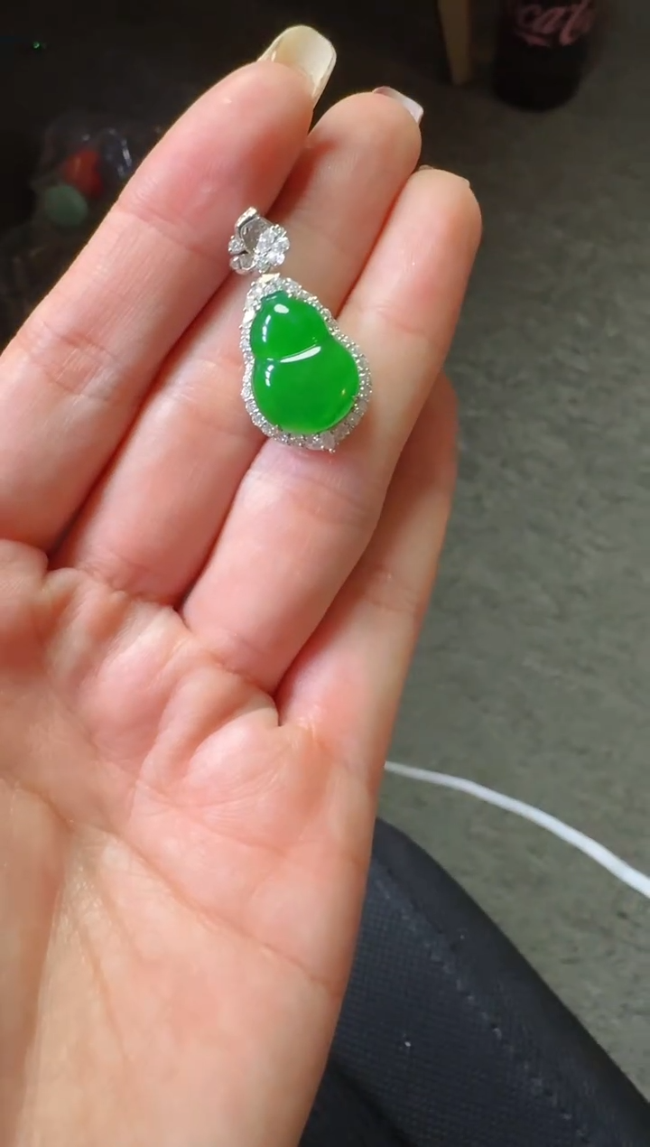 【闪购商品】翡翠颈饰18K金镶嵌葫芦