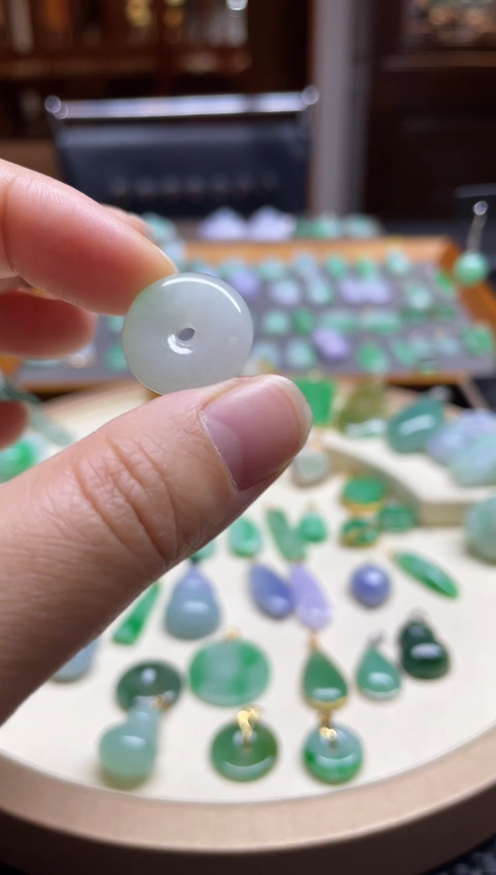 【闪购商品】翡翠颈饰未镶嵌平安扣