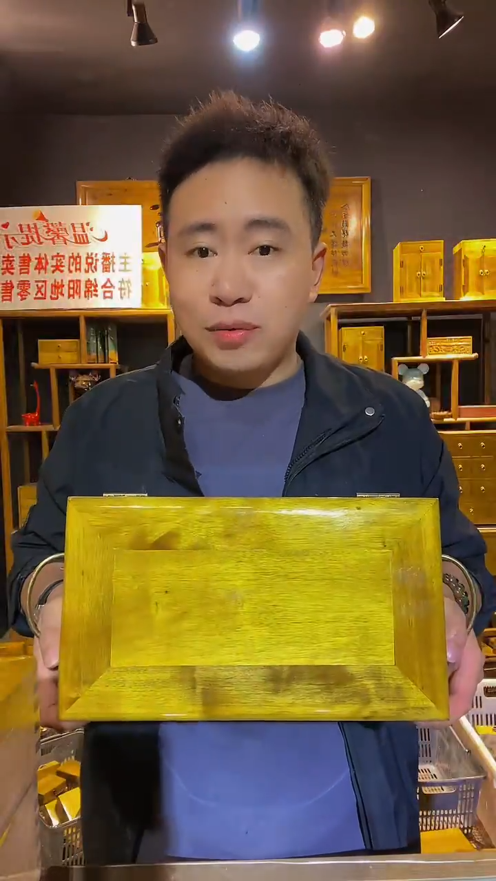 木金丝楠木制品箱子32*18*18(带隔层）