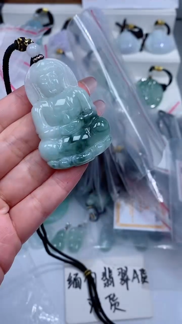 颈饰未镶嵌翡翠吊坠