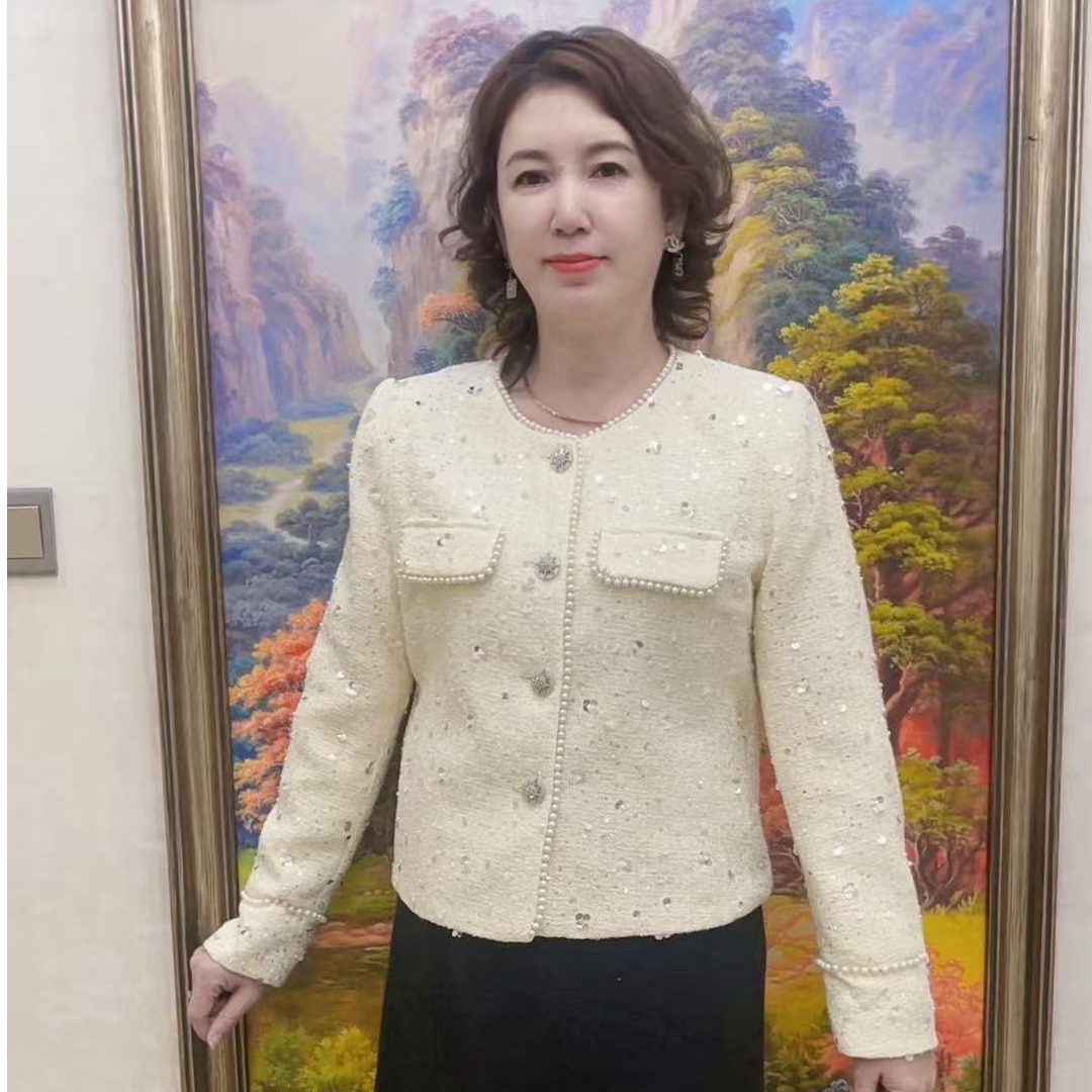 茹茹时装白色珍珠小香风外套