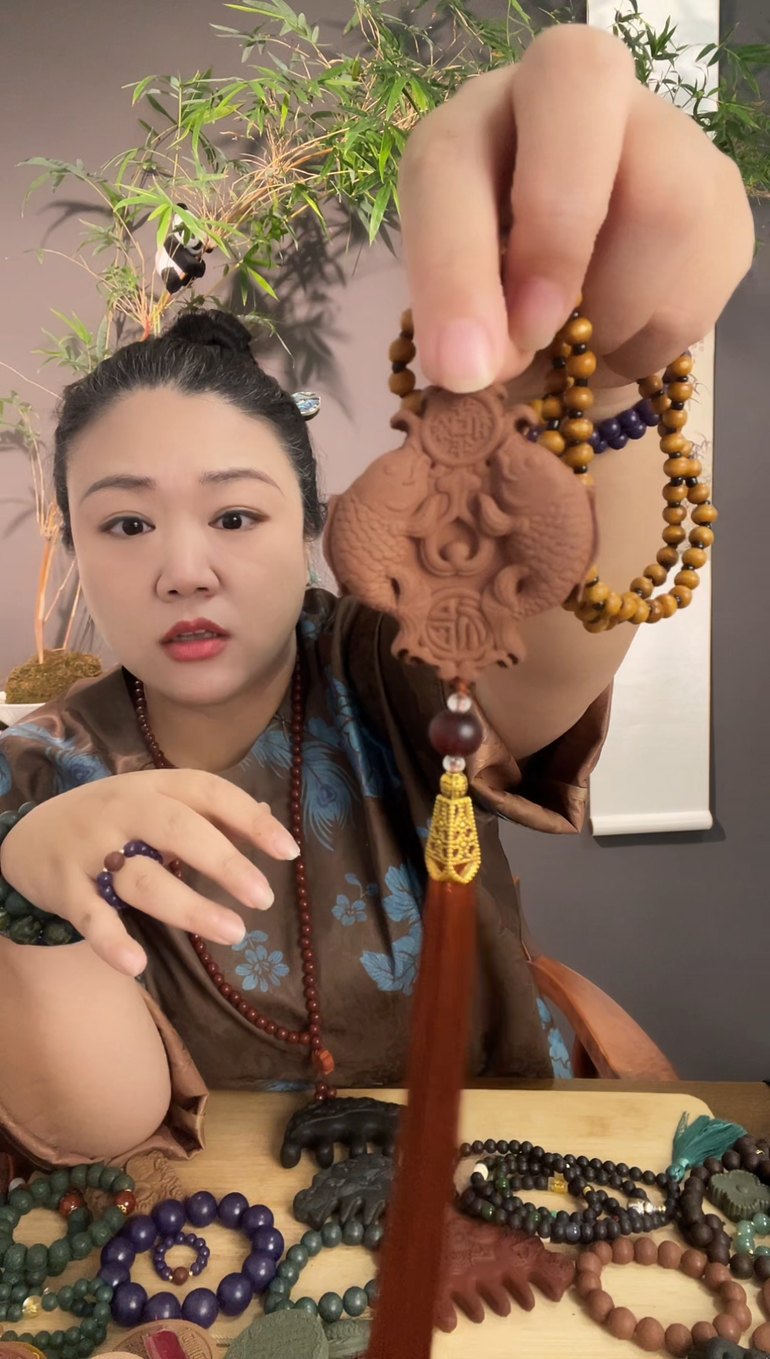 泥塑红麝香方年年有余