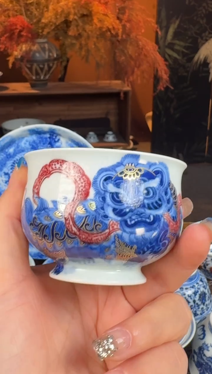 杯子永明尚玩青花釉里红醒狮炉式杯