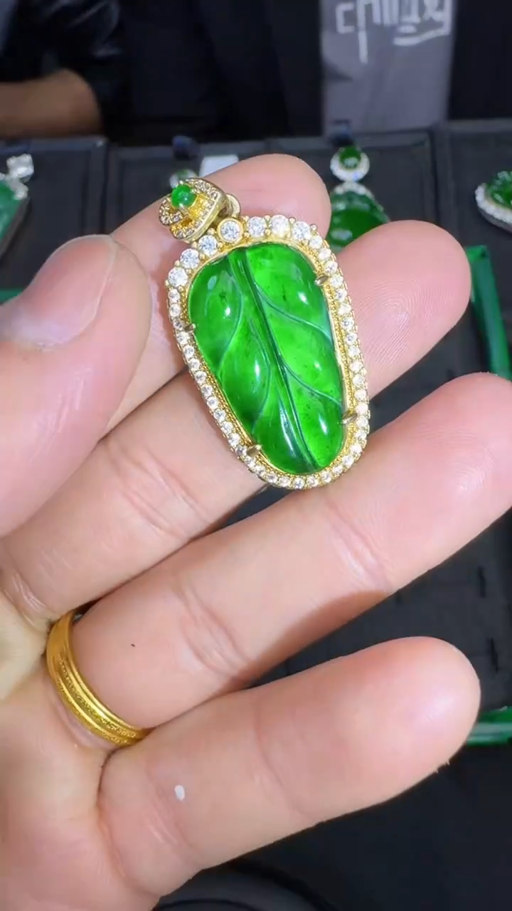 【闪购商品】定制翡翠未镶嵌叶子多样性发其一