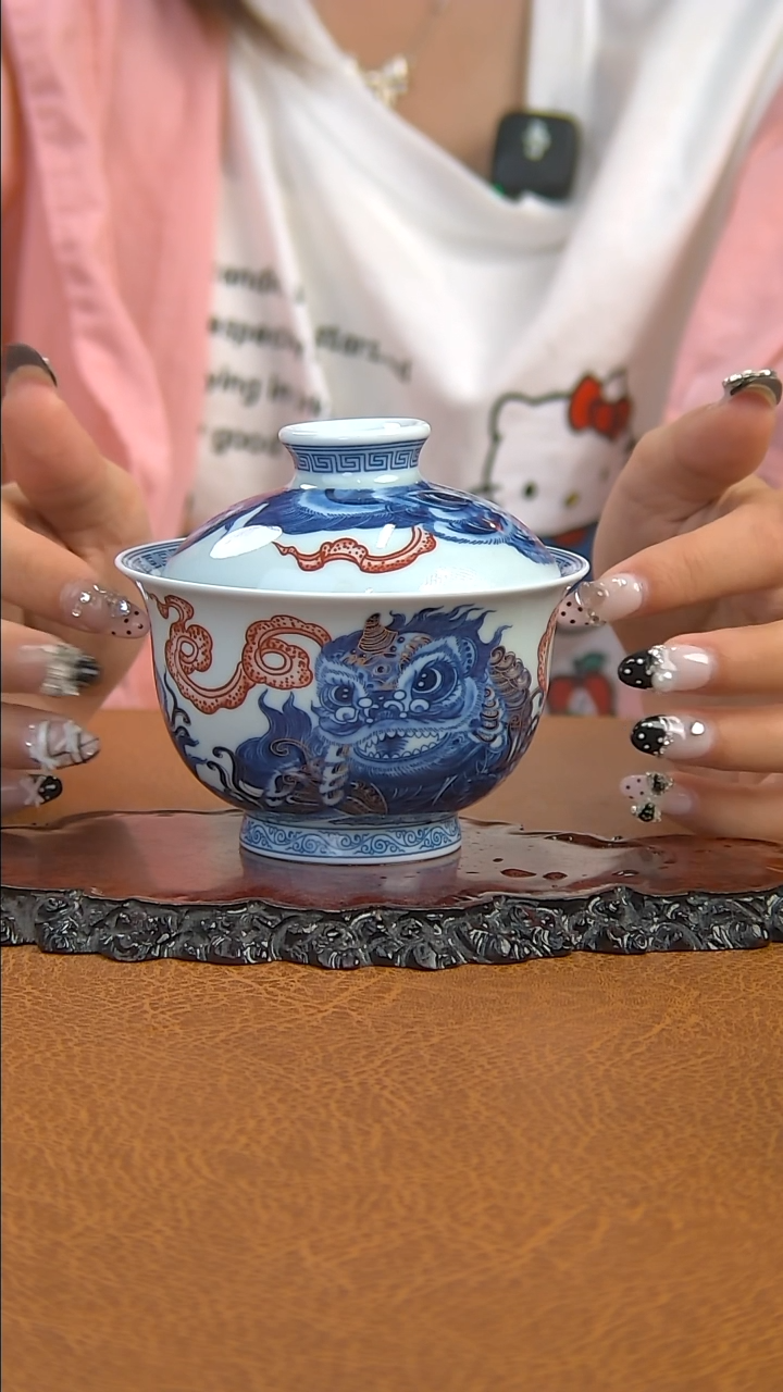 景德镇手工青花醒狮盖碗