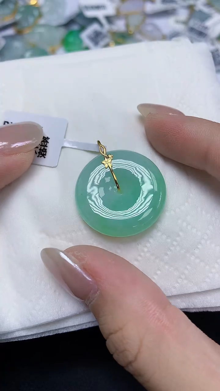 翡翠18K金镶嵌颈饰天然缅甸翡翠A货