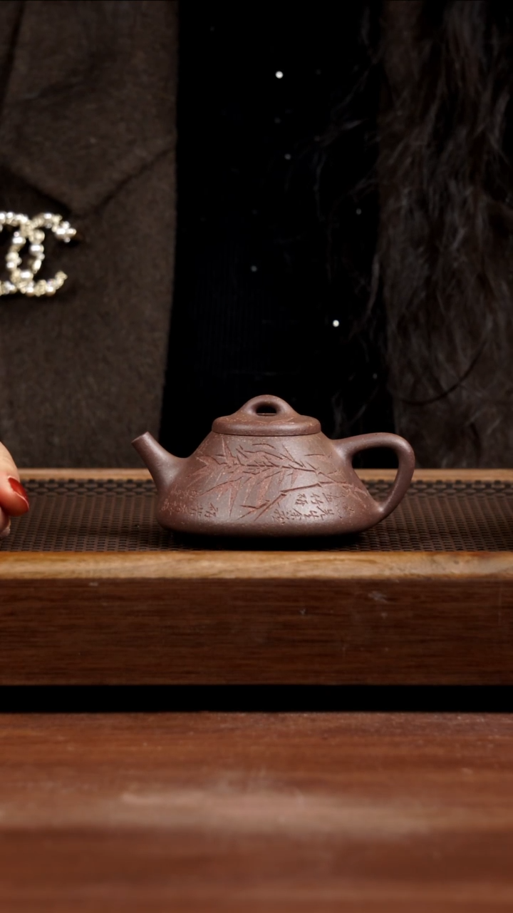 【闪购商品】紫砂茶壶紫降子冶画竹130CC