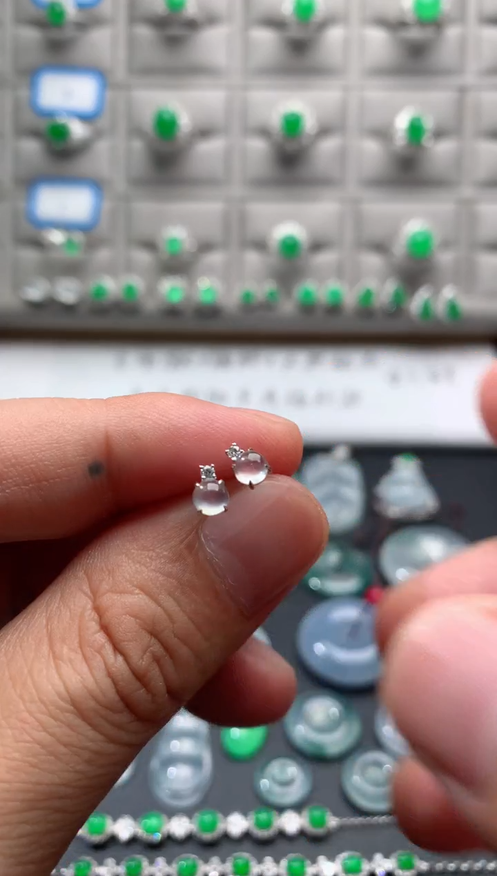 18K金镶嵌翡翠耳饰18K翡翠