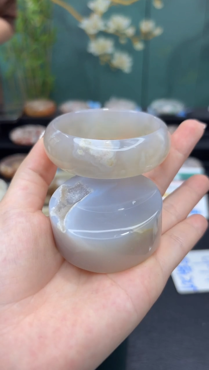 石英质玉未镶嵌手镯A415(55圈赠送镯心)