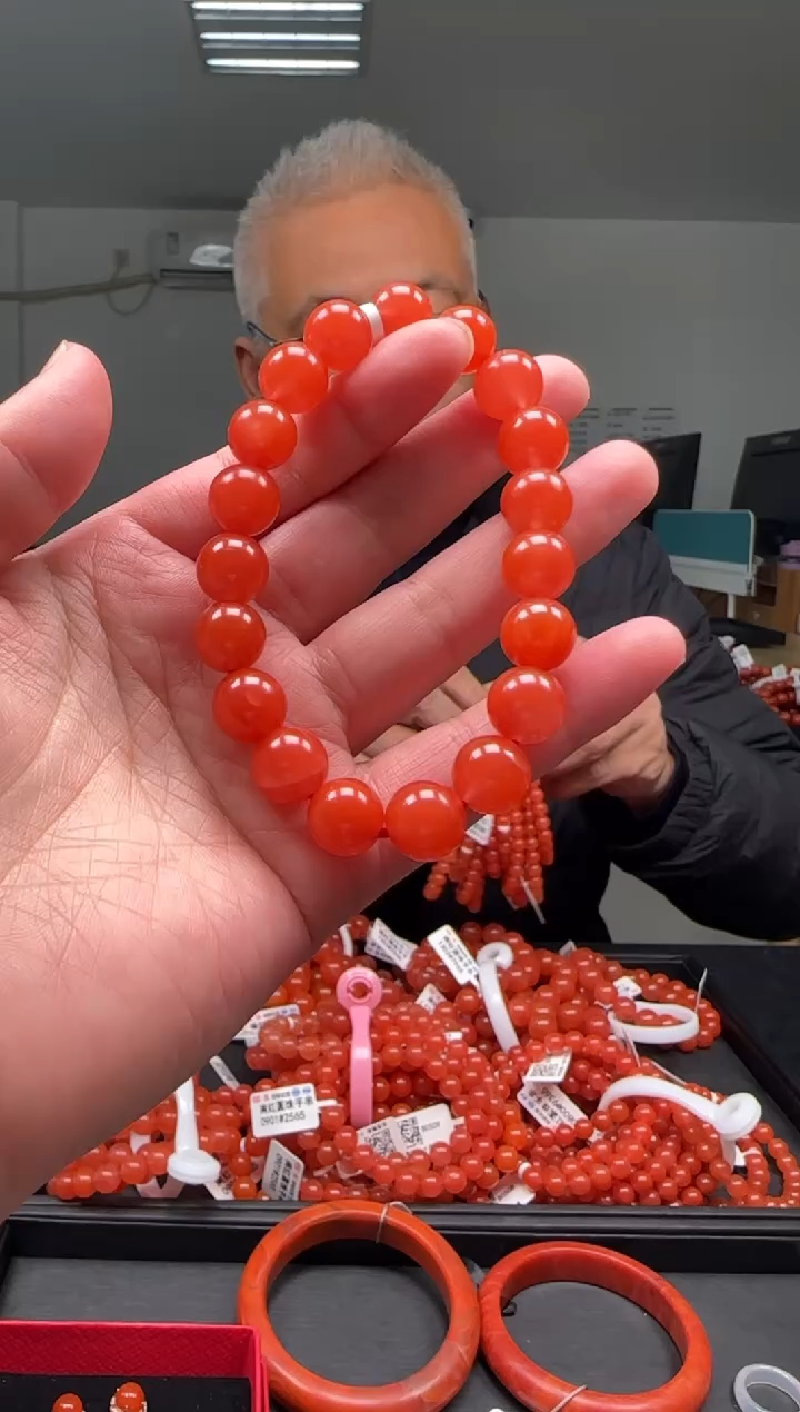 【闪购商品】南红玛瑙10mm保山手串圆珠未镶嵌多样性发一件