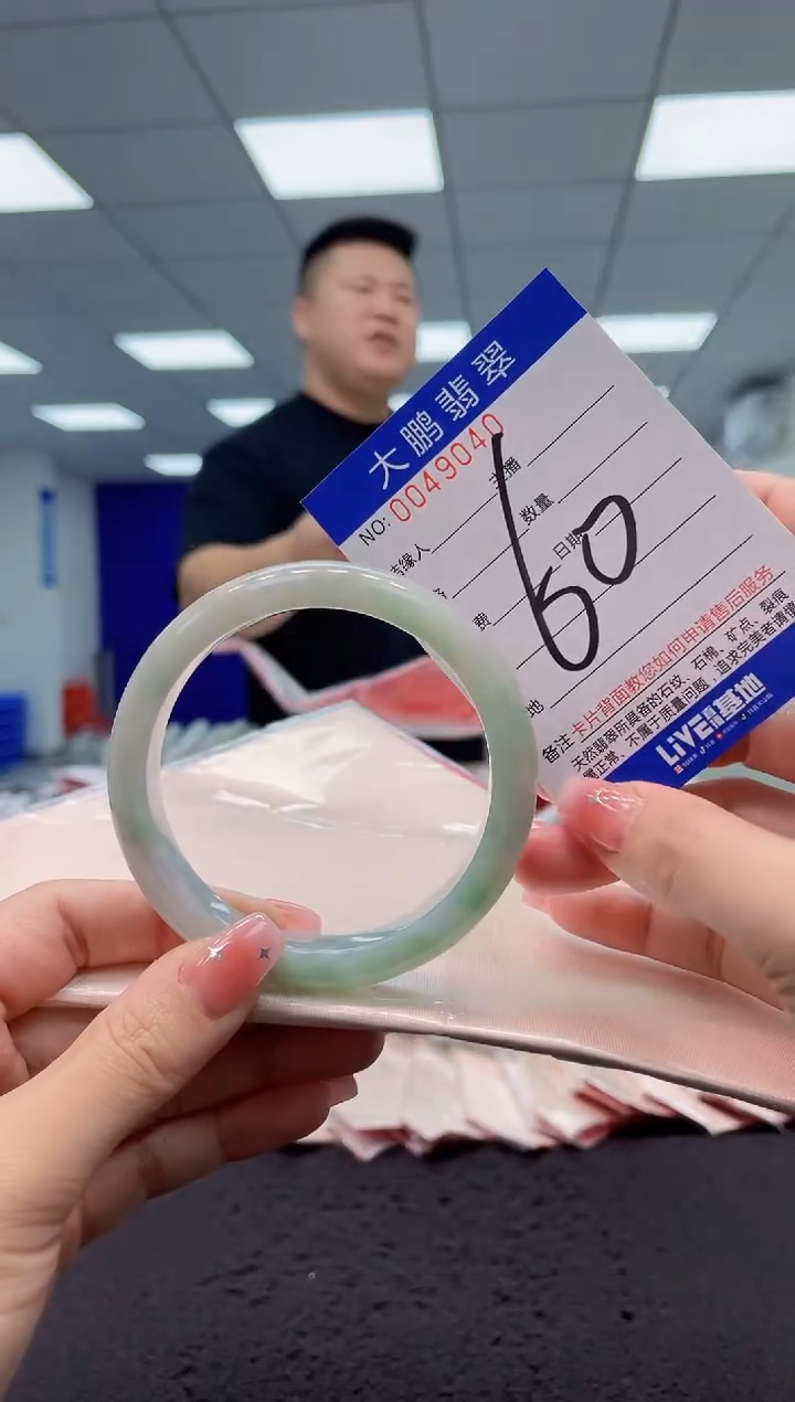 【闪购商品】翡翠手镯未镶嵌AAAAAAAAAA