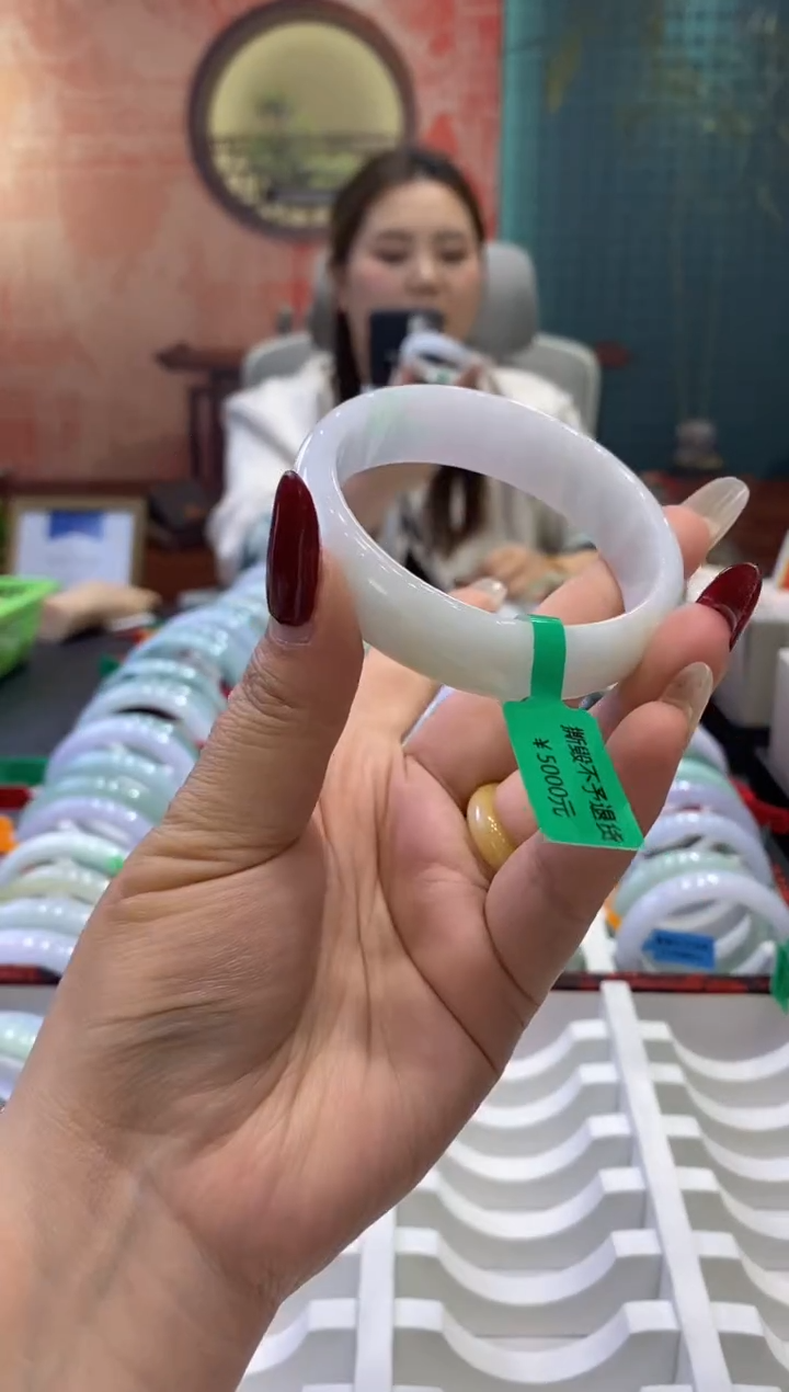 【闪购商品】翡翠手镯未镶嵌多人0008359
