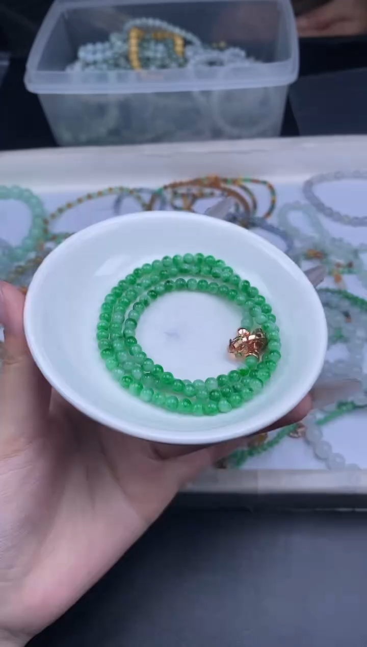 颈饰未镶嵌翡翠若**梅散珠批发多样性发货