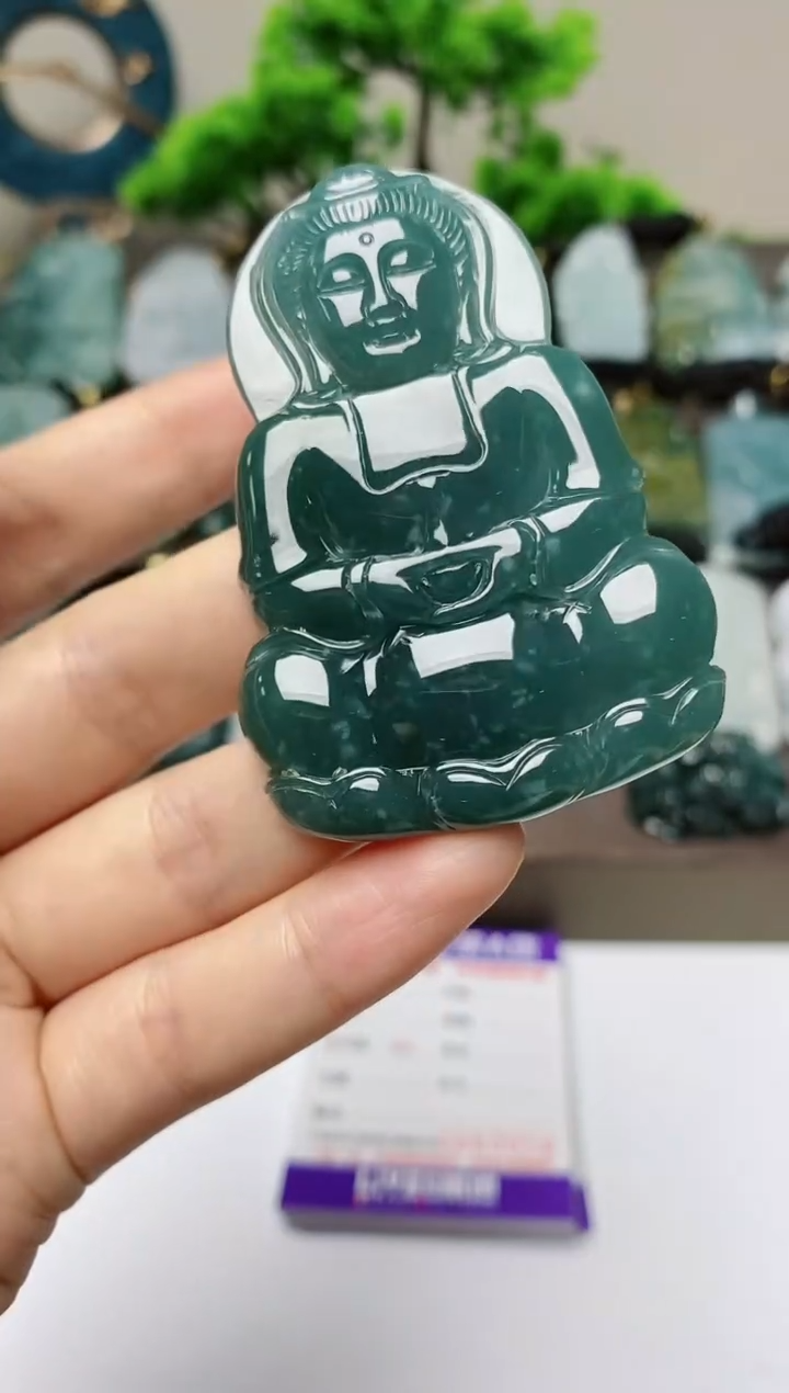 翡翠未镶嵌颈饰         