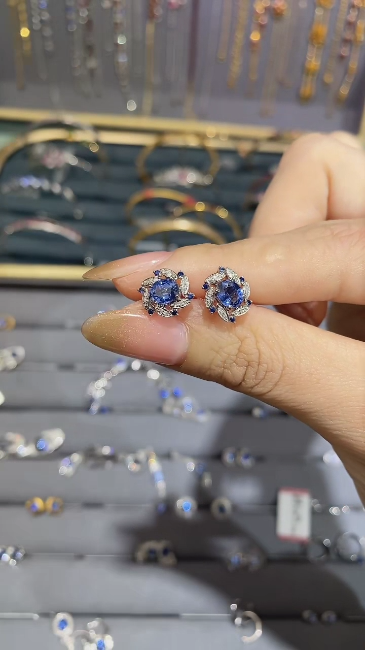 【闪购商品】蓝宝石耳钉18K金镶嵌耳钉