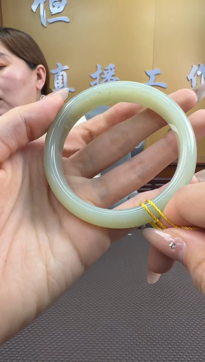 【闪购商品】和田玉手镯未镶嵌59