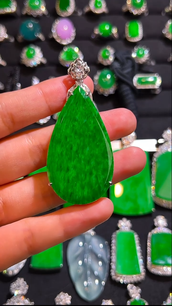 未镶嵌戒指翡翠吊坠