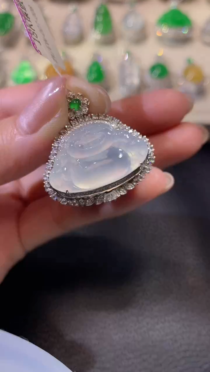 【闪购商品】翡翠吊坠(不含链)18K金镶嵌A77