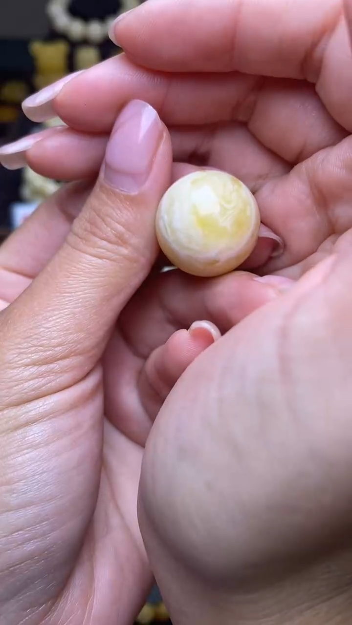 未镶嵌琥珀裸石葵. 94