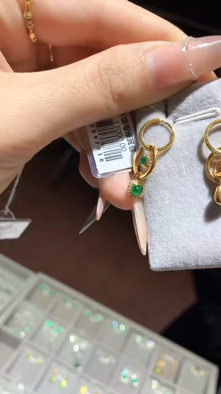 【闪购商品】祖母绿耳饰18K金镶嵌祖母绿耳饰多样性发一