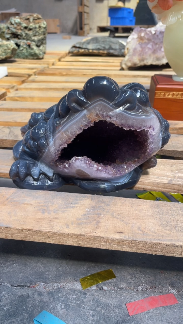 【闪购商品】紫晶原石未镶嵌天然紫晶洞金蟾精雕摆件