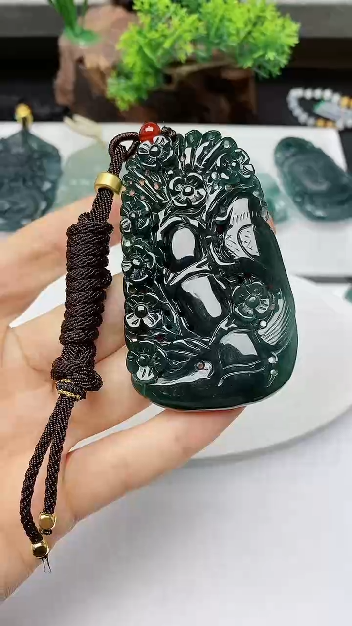 【闪购商品】翡翠颈饰未镶嵌