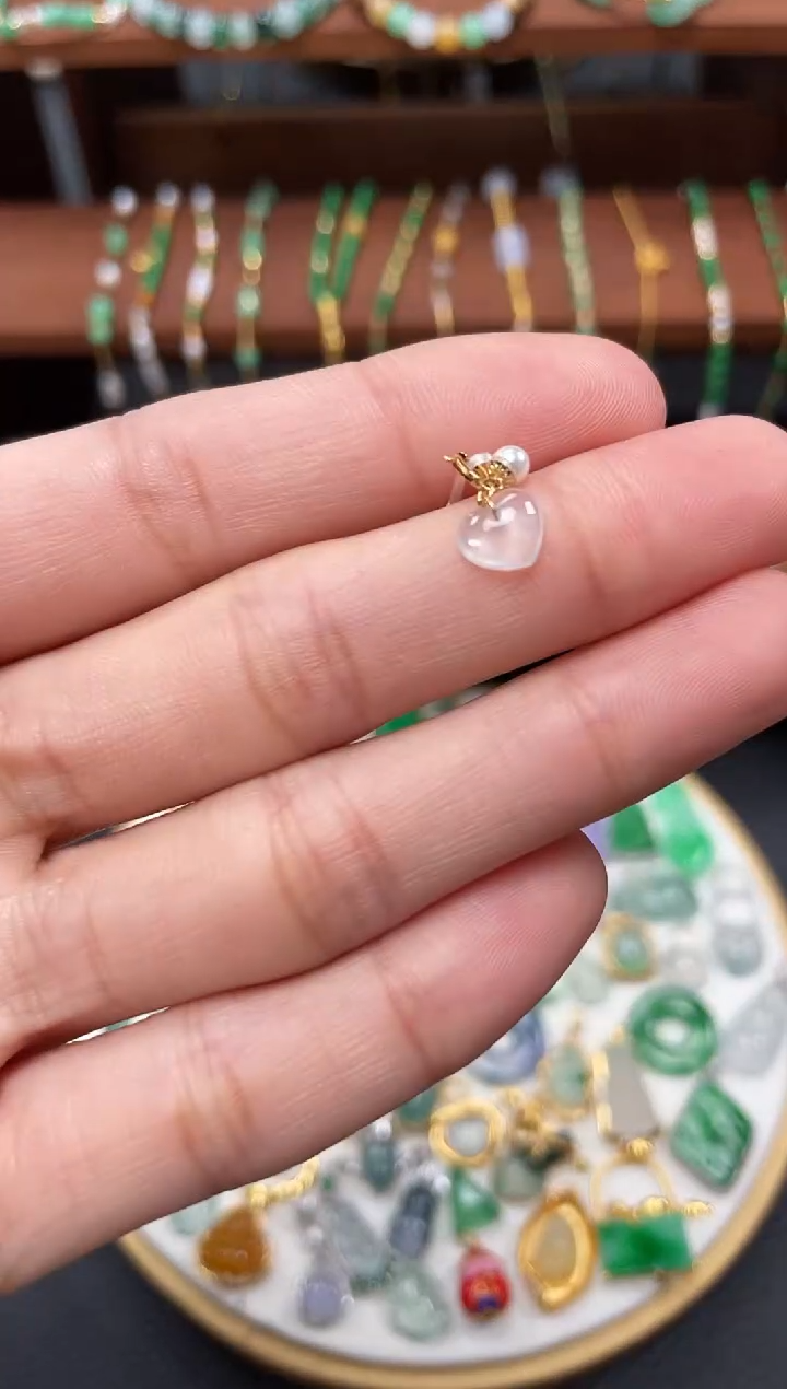 【闪购商品】翡翠吊坠(不含链)18K金镶嵌一个   415