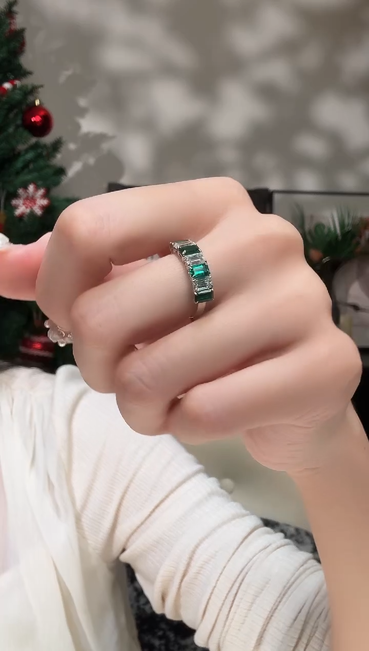 18K金镶嵌实验室培育钻石@@戒指白祖 母绿祖 母绿半圈12