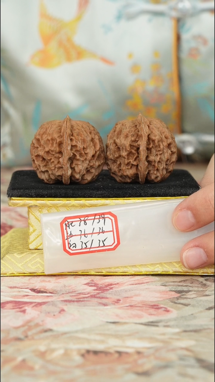 【闪购商品】文玩核桃把件非嫁接元宝