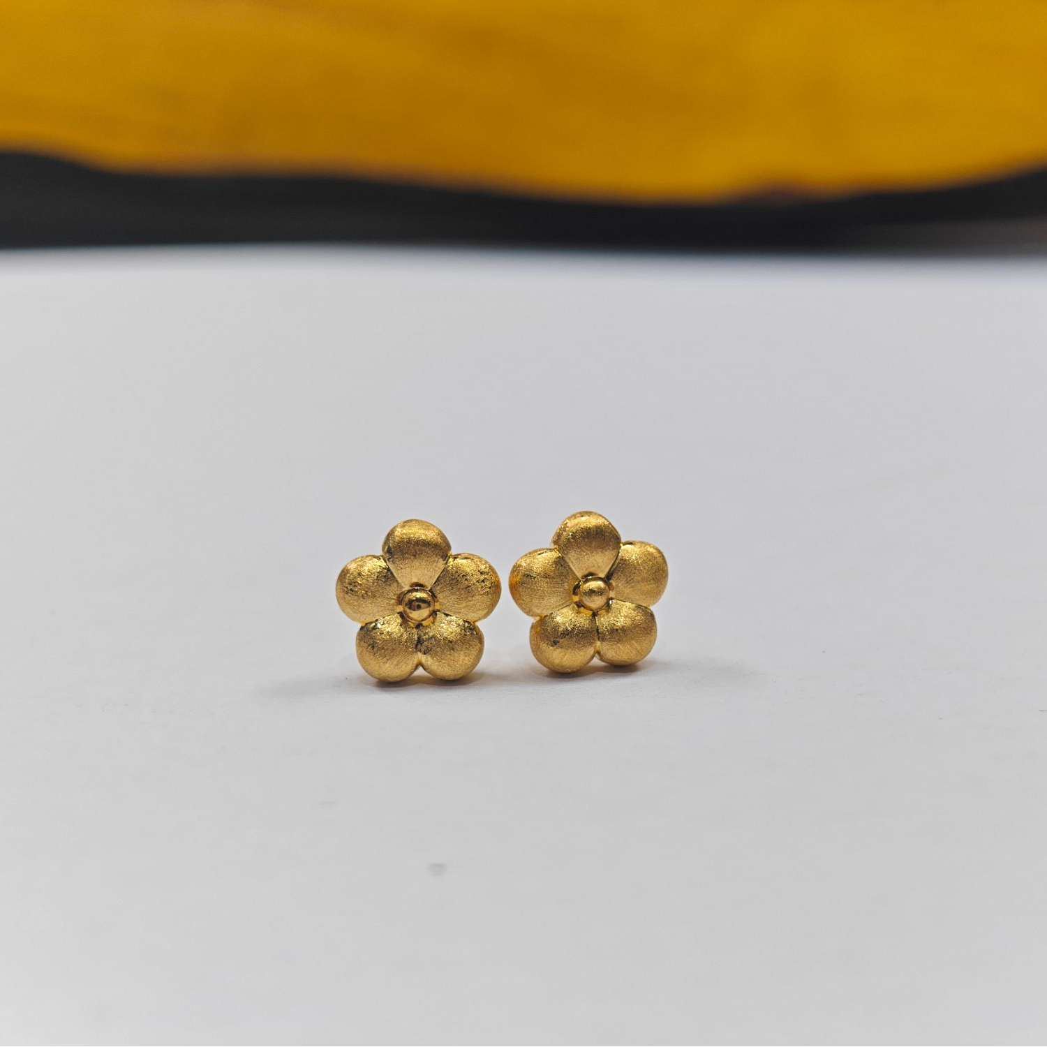 传奇珠宝-18k金花形耳钉（1366）