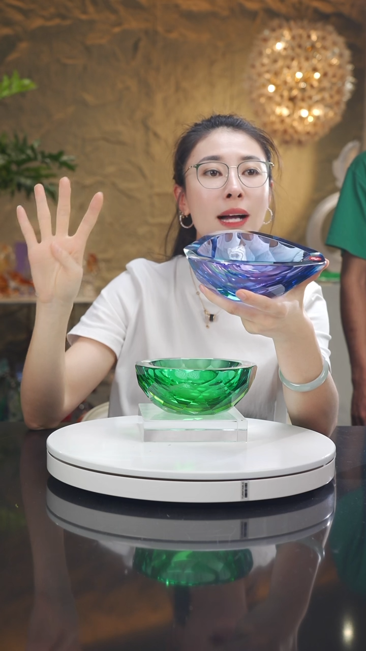 陶瓷I****寰三角形宝石蓝切面果碗