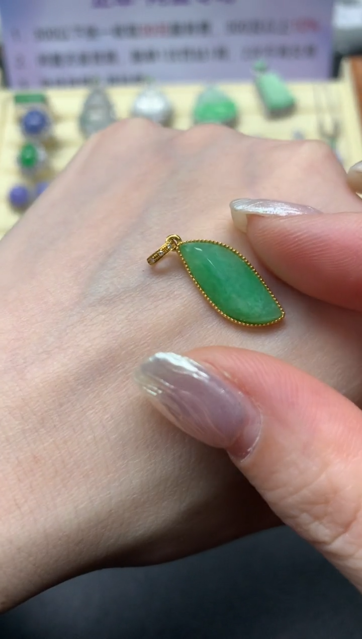 【闪购商品】翡翠吊坠(不含链)18K金镶嵌吊坠|900+90