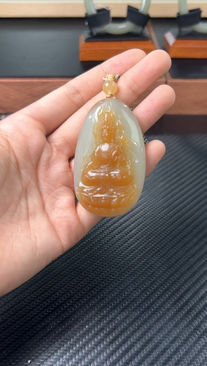 吊坠(赠链)未镶嵌和田玉若羌微色差吊坠m