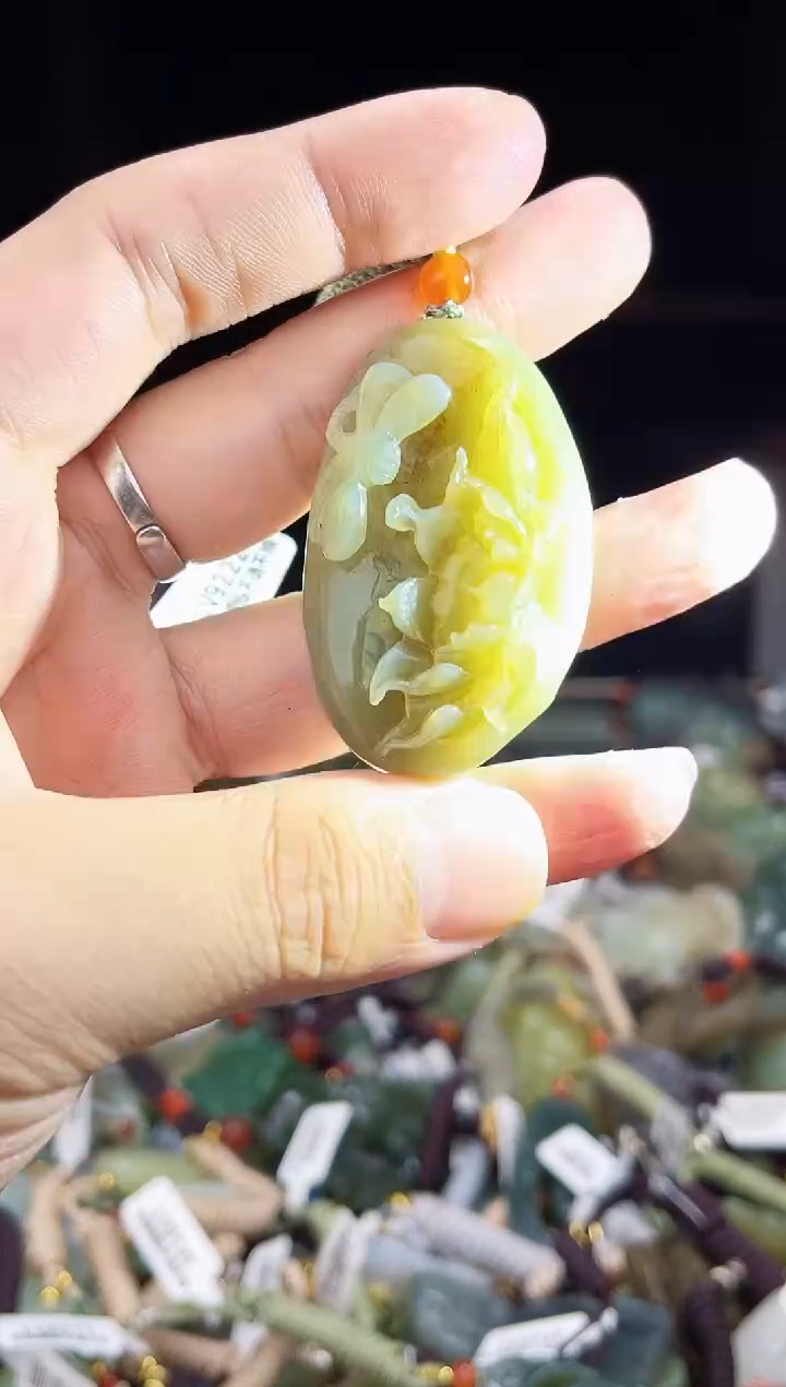 颈饰未镶嵌和田玉1