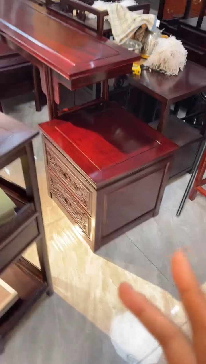 黑酸枝木类成套家具床头柜