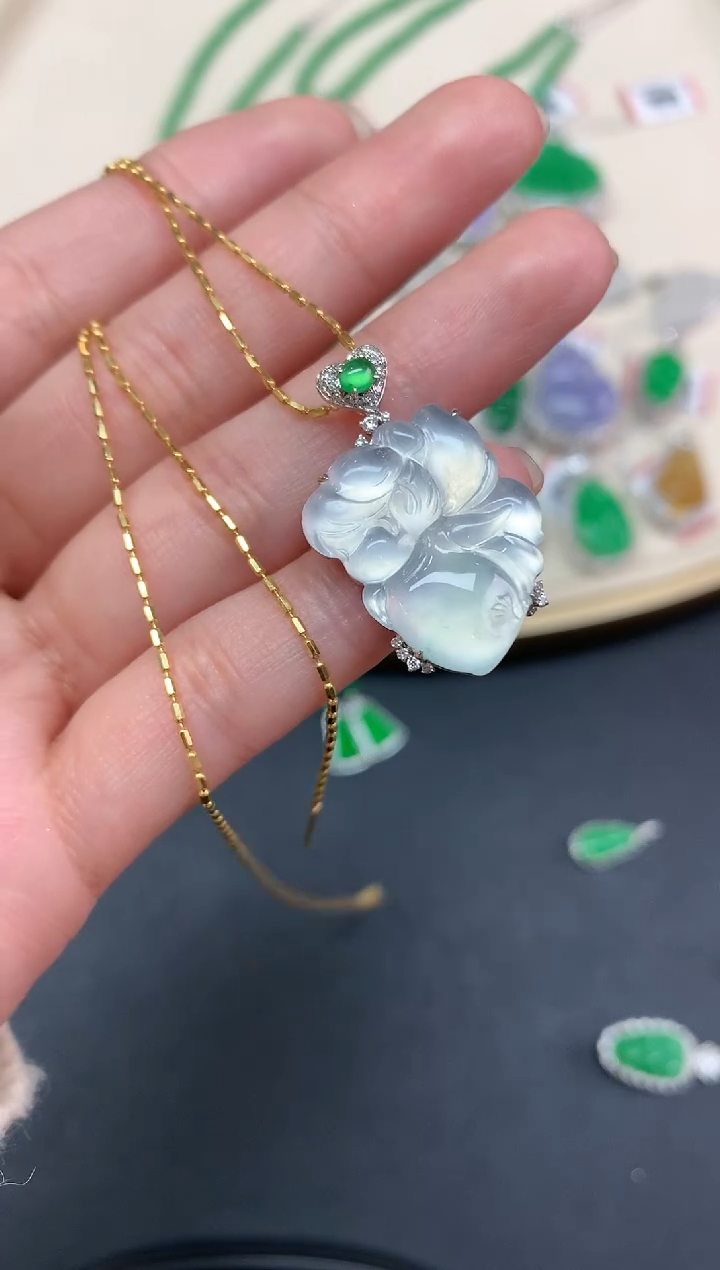 【闪购商品】翡翠吊坠(不含链)18K金镶嵌吊坠A511|6800