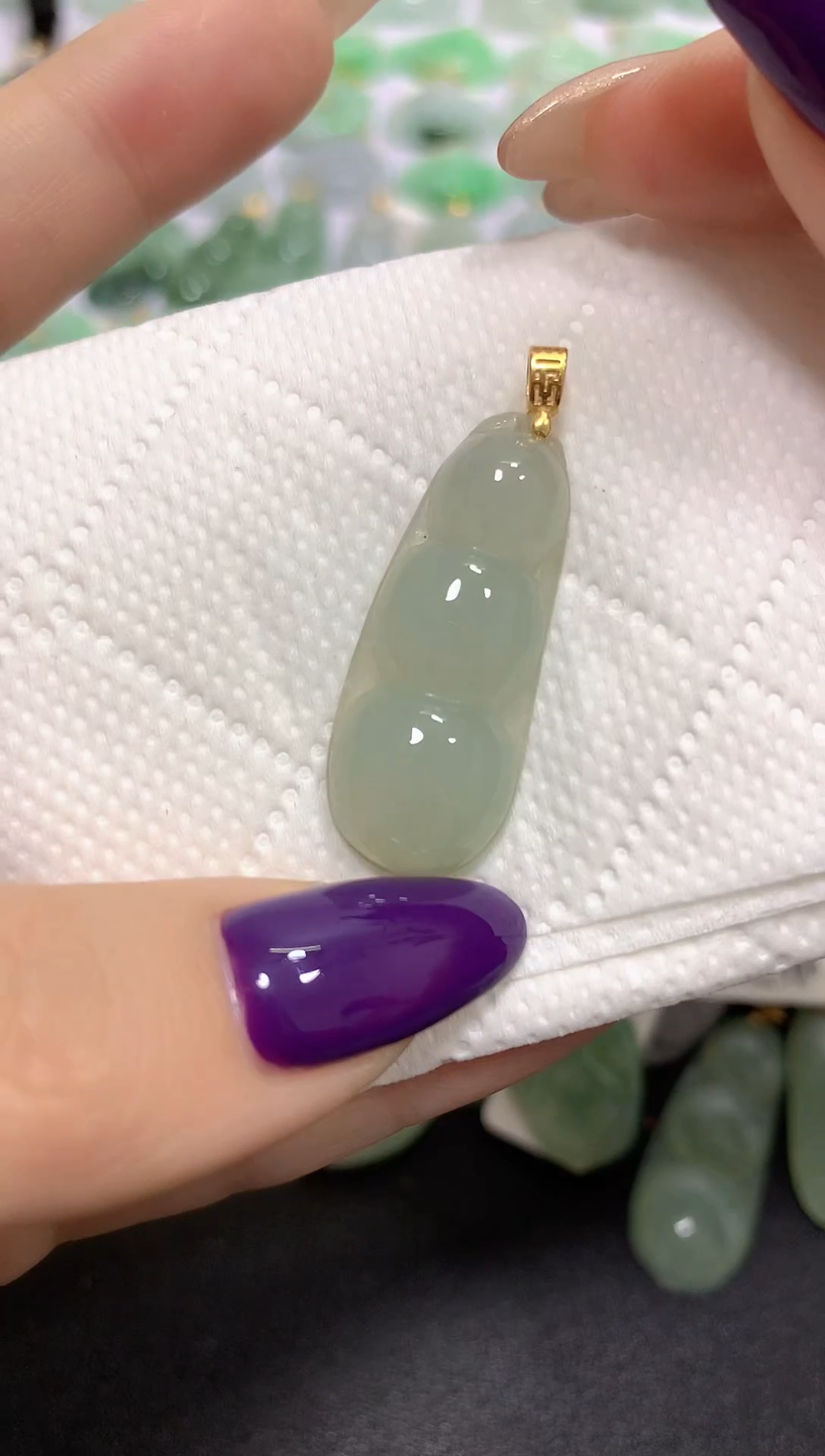 颈饰未镶嵌翡翠 
