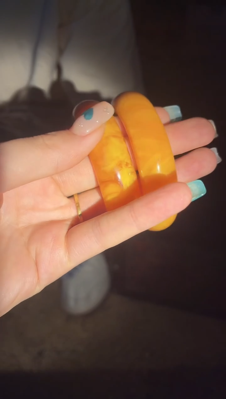 【闪购商品】【闪购商品】黄色手镯一个