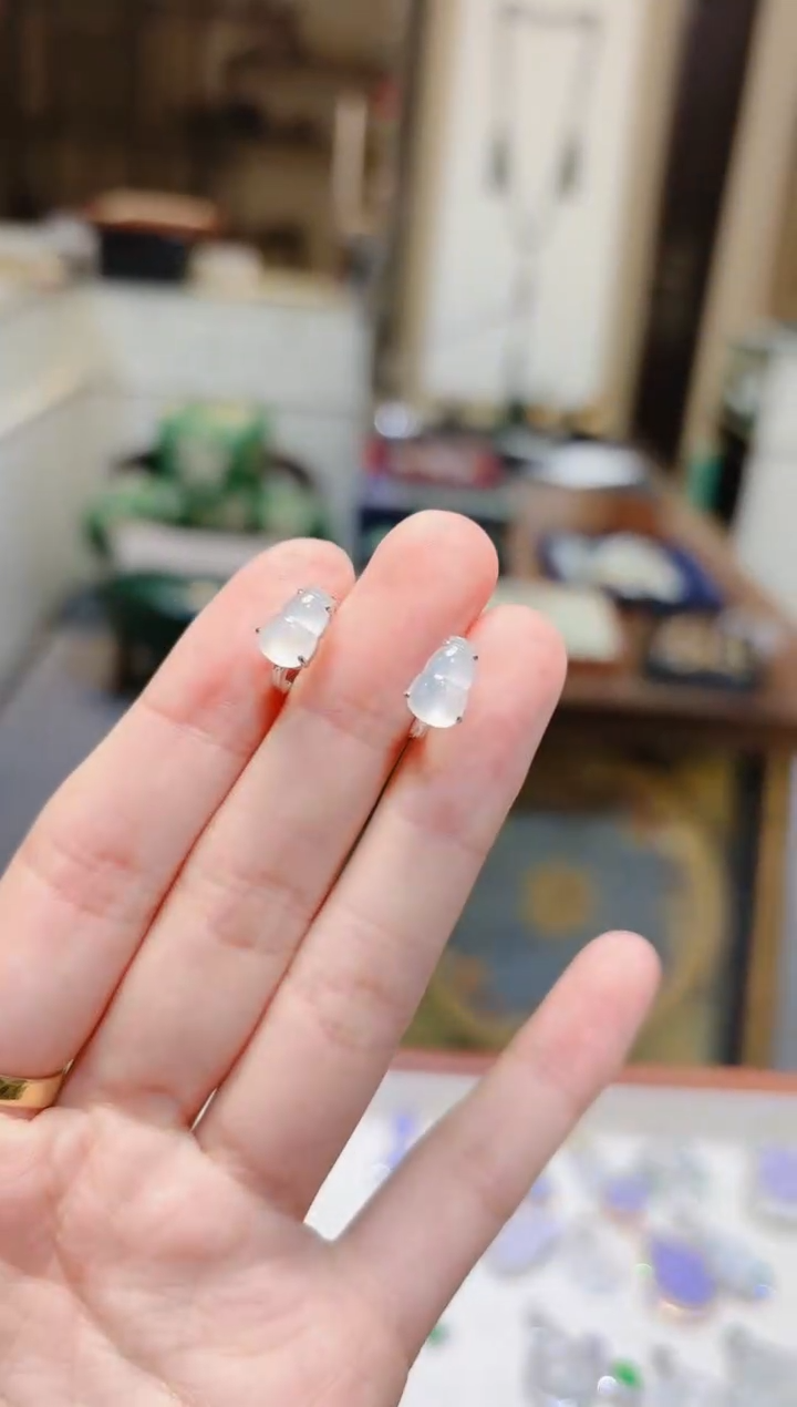 【闪购商品】翡翠耳饰18K金镶嵌白葫芦翡翠耳饰