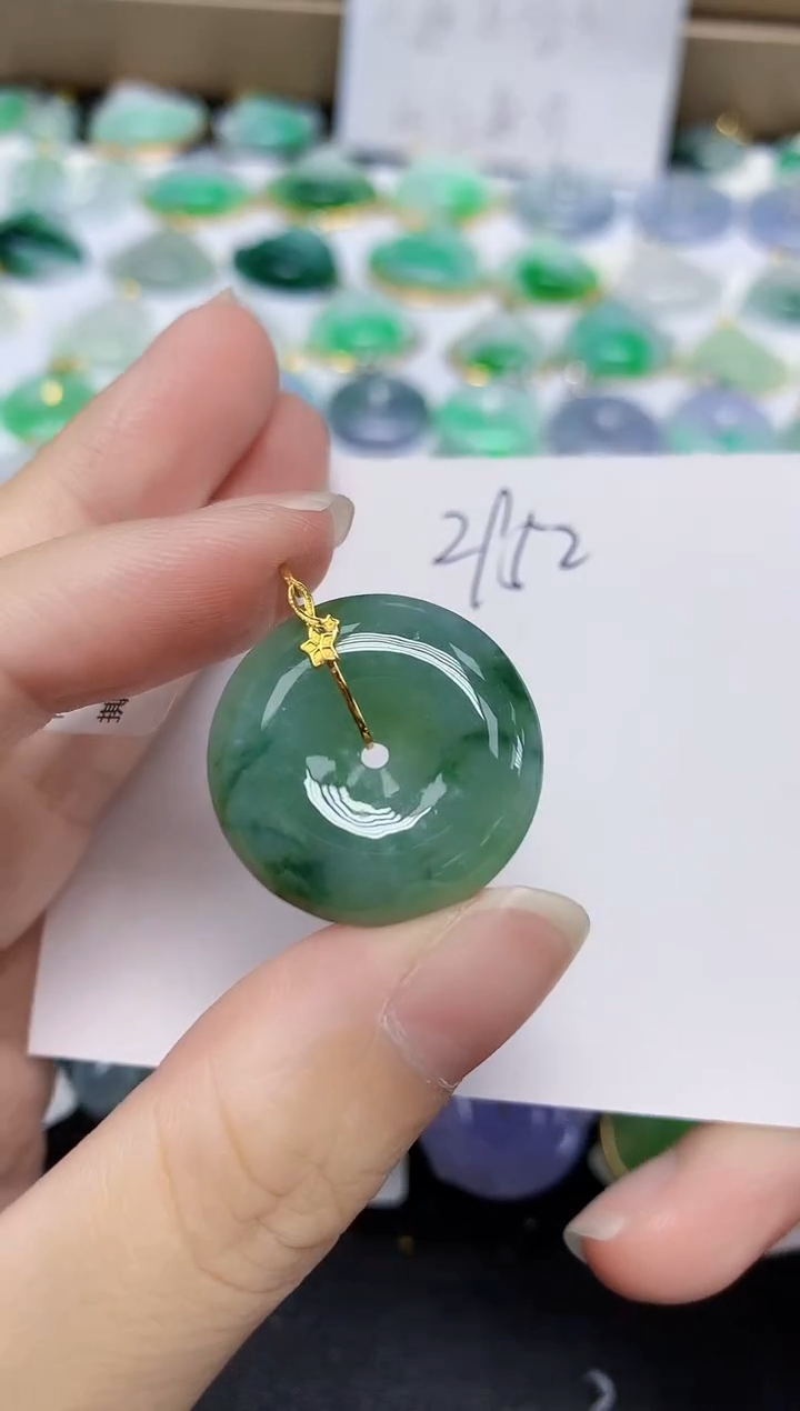 翡翠18K金镶嵌颈饰天然缅甸翡翠A货
