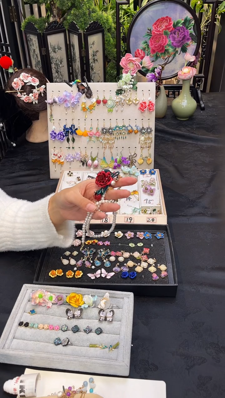 织绣浮**爱非遗手工苏绣饰品
