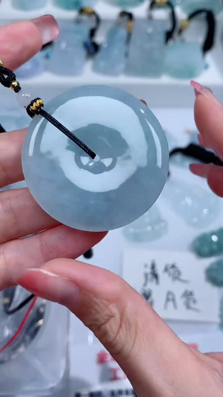 翡翠未镶嵌颈饰吊坠