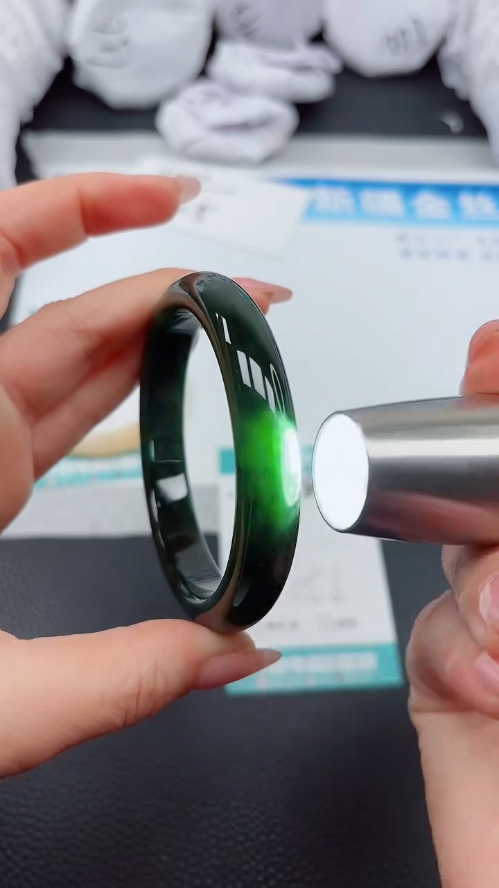 【闪购商品】和田玉手镯未镶嵌A174