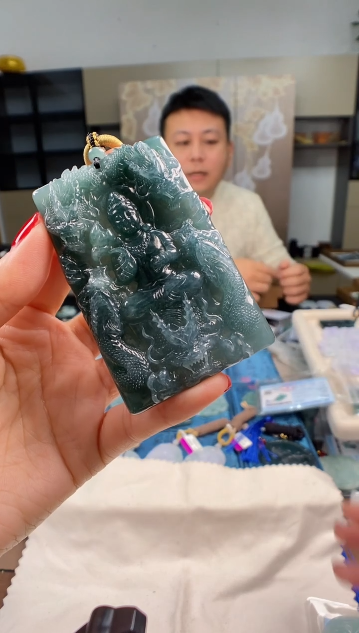 颈饰未镶嵌翡翠 多样性发其一