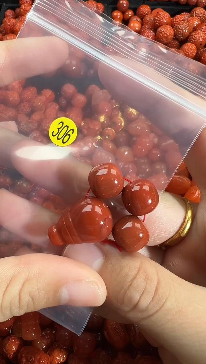 颈饰未镶嵌南红玛瑙1