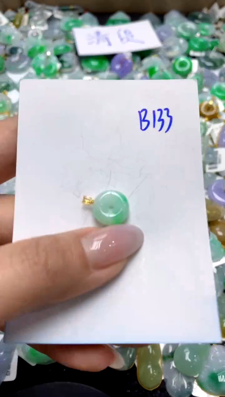 翡翠18K金镶嵌颈饰1111111111111111