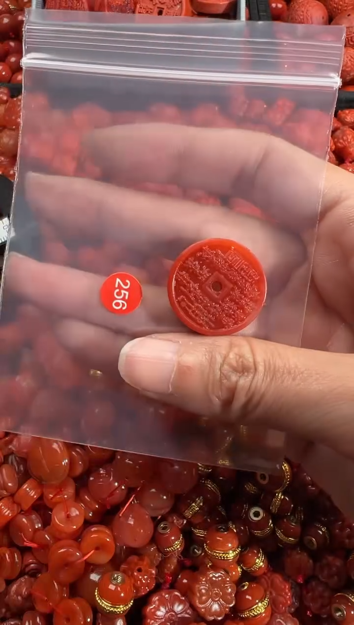 南红玛瑙合金颈饰1