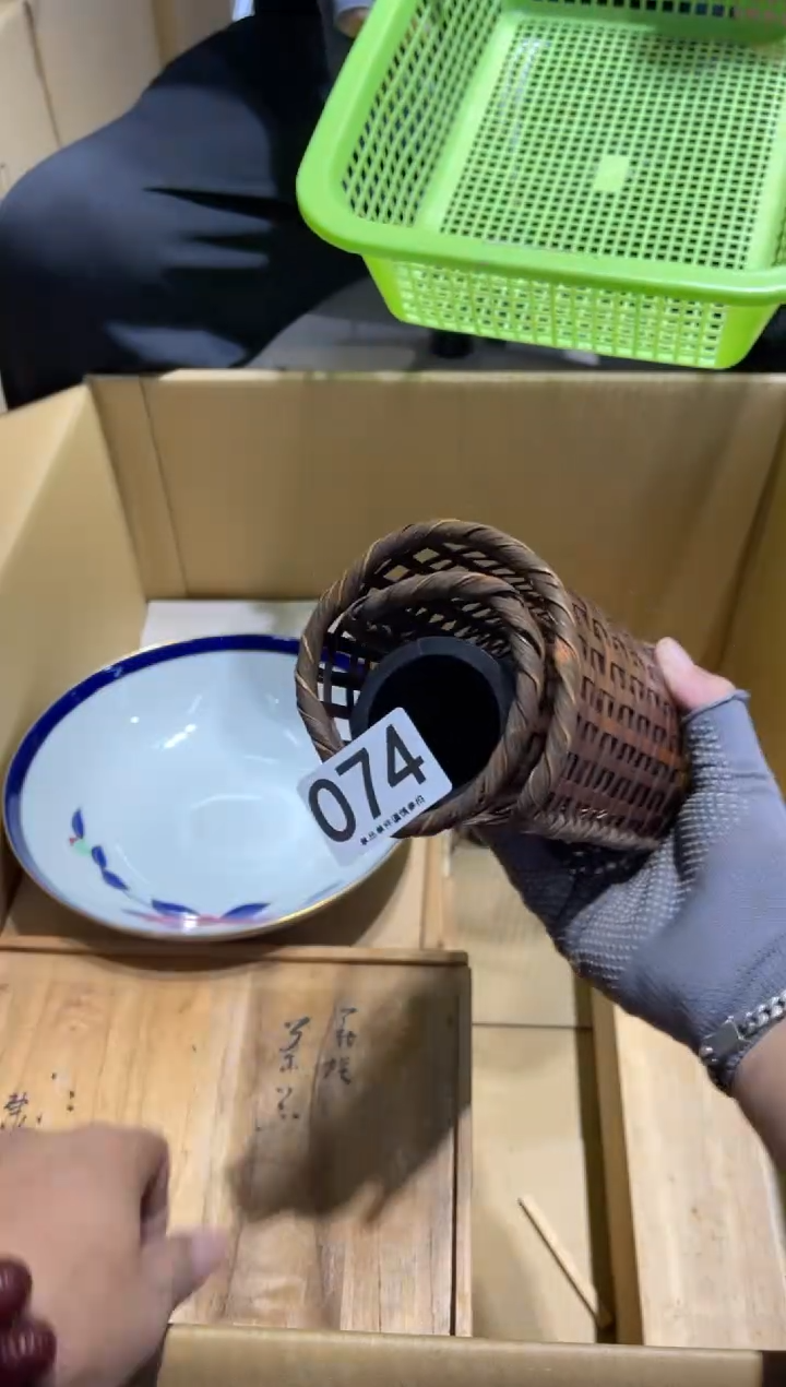 在**上074. ........... 茶道具     