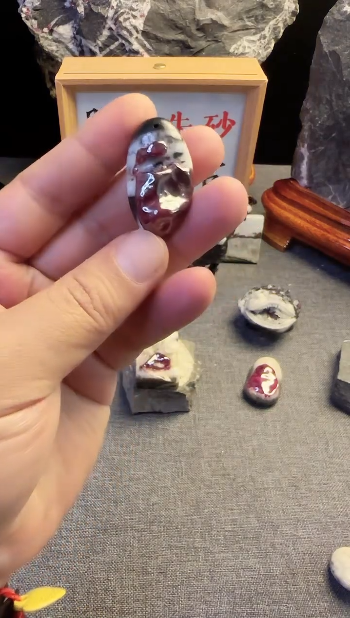 天然辰砂海*天然朱砂晶体原石吊坠挂件