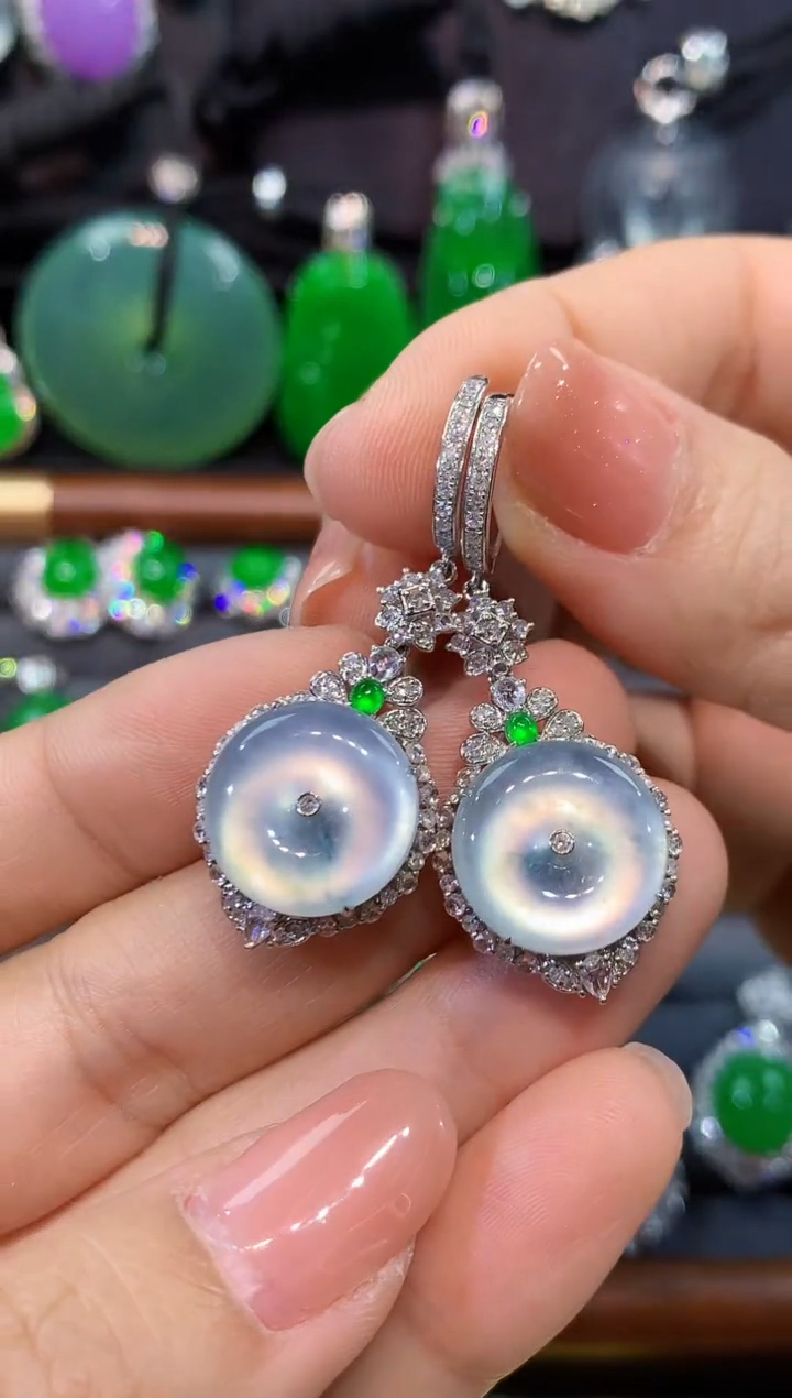 18K金镶嵌翡翠耳饰耳包